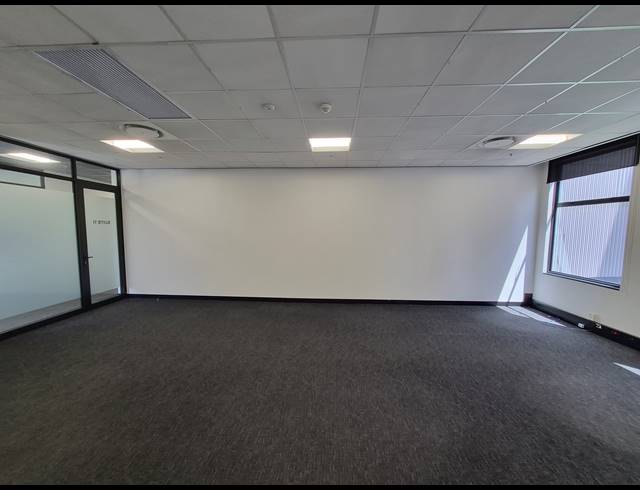 70M² OFFICE TO LET IN GLENADRIENNE